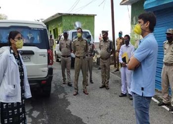 लापरवाह अधिकारियों को डीएम की फटकार