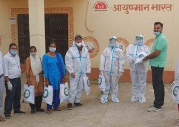 हंस फाउंडेशन ने बांटे रक्षा कवच