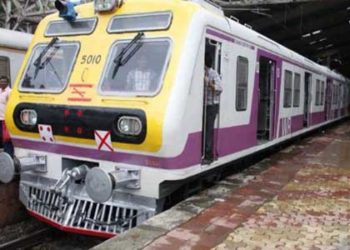 जरूरी सेवा वालों के लिए मुंबई की लाइफ लाइन शुरू