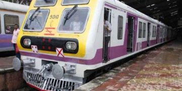 जरूरी सेवा वालों के लिए मुंबई की लाइफ लाइन शुरू