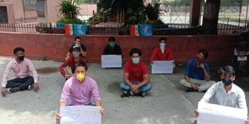 महंगाई के खिलाफ NSUI ने दिया धरना