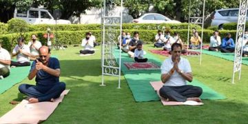 विधानसभा अध्यक्ष ने यमुना कॉलोनी में किया योगाभ्यास