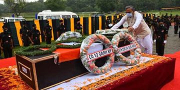 शहीद के पार्थिव शरीर पर CM ने अर्पित किया पुष्पचक्र