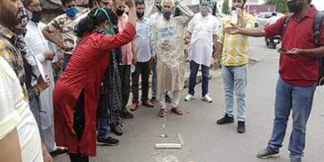 उक्रांद ने जलाए चाइनीज उत्पाद