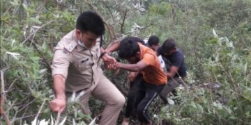 आज भी गिरी कार, 5 घायल