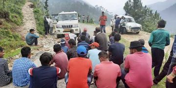 न्याय पाने के लिए सड़कों पर बैठे चांजी के युवा