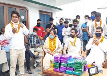 पूर्व मंत्री दिनेश धनै ने टिहरी में BJP को दिया झटका