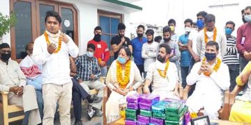 पूर्व मंत्री दिनेश धनै ने टिहरी में BJP को दिया झटका