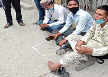 SBI घुत्तू के खिलाफ सड़कों पर उतरे खाताधारक