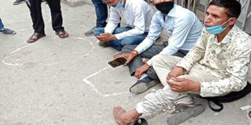 SBI घुत्तू के खिलाफ सड़कों पर उतरे खाताधारक