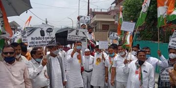 महंगाई के खिलाफ कांग्रेस का टिहरी में प्रदर्शन