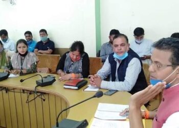 विधायक डा. धन सिंह नेगी ली अधिकारियों की बैठक