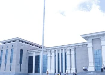 मुख्यमंत्री श्री त्रिवेन्द्र सिंह रावत ने गैरसैंण में फहराया तिरंगा