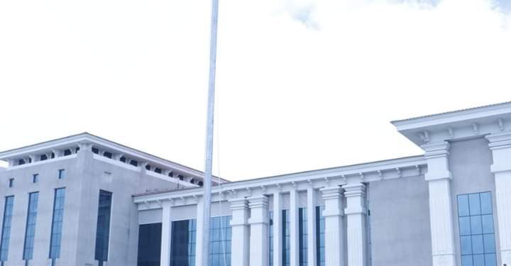 मुख्यमंत्री श्री त्रिवेन्द्र सिंह रावत ने गैरसैंण में फहराया तिरंगा