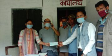 18 किमी पैदल चलकर गंगी में अधिकारियों ने लिये नुकसान का जायजा