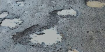 महीने भर भी नहीं चल पाए पैच किए गड्डे