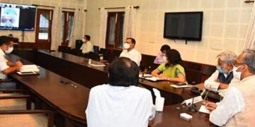 डाक्टरों के योगदान से कोविड-19 में हमारी जीत अवश्य : CM