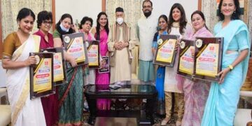 महाराष्ट्र व गोवा के राज्यपाल कोश्यारी जी के हाथों स्त्री शक्ति सम्मान वितरित