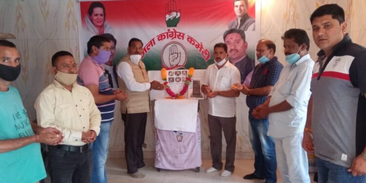 जिला कांग्रेस कमेटी ने मसूरी गोलीकांड के शहीदों को दी श्रद्धांजलि
