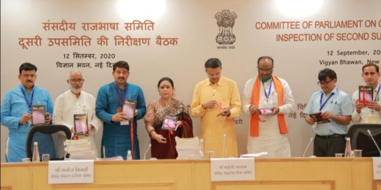 लेखिका विजय लक्ष्मी भट्ट की  ‘कोरोना डायरी, मेरे मन की बात’ का विमोचन