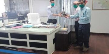 DM मंगेश घिल्डियाल को पूर्व सैनिकों ने भेंट किया स्मृति चिन्ह