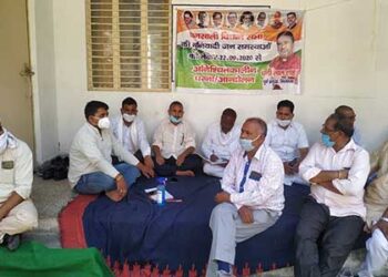 अनिश्चितकालीन धरने पर बैठे पूर्व प्रमुख धनी लाल शाह