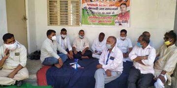 अनिश्चितकालीन धरने पर बैठे पूर्व प्रमुख धनी लाल शाह