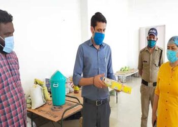 नाश्ते में दिए छोले-भठूरे, DM ने लगाई फटकार