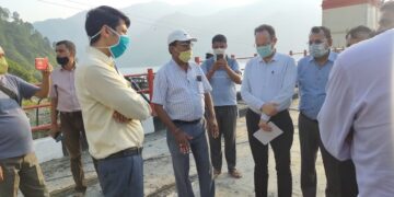 DM मंगेश घिल्डियाल ने किया डोबरा-चांठी पुल का निरीक्षण