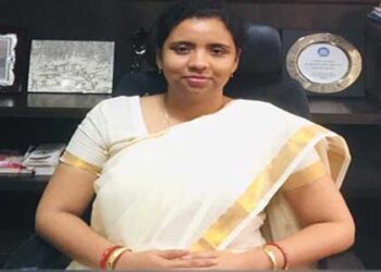 IAS ईवा आशीष श्रीवास्तव टिहरी की DM