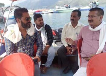 किशोर उपाध्याय ने सुनी बोट व्यवसायियों की समस्याएं