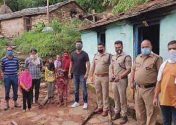 उत्तराखंड पुलिस की मदद से बेघर परिवार का बनेगा घर