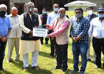 मुख्यमंत्री के हाथों कुतुब मीनार की शूटिंग का शुभारंभ