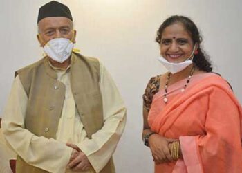 संस्कृत अध्यापिका श्रीमती सुधा गौड़ का राज्यपाल ने किया अभिनंदन