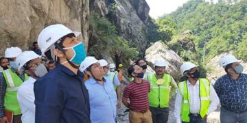 DM टिहरी ने किया तोता घाटी का निरीक्षण