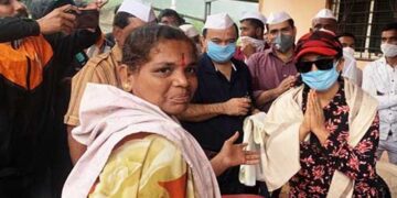 अभिनेत्री उर्मी नेगी ने गरीबों की व्यथा सुनकर बांटी राशन