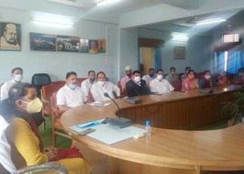 जिला कांग्रेस कमेटी ने की DM से शिष्टाचार मुलाकात