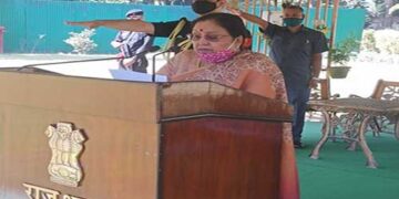 राज्यपाल ने अधिकारियों-कर्मचारियों को दिलाई कोविड बचाव की शपथ