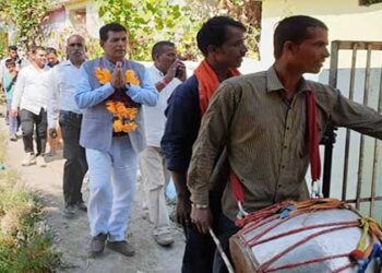 ग्रामीणों ने ढोल नगाड़ों से किया सोहन खंडेवाल का स्वागत