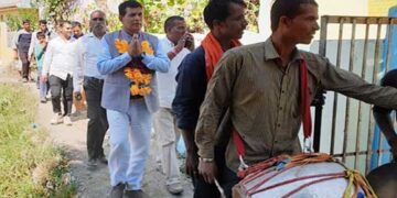 ग्रामीणों ने ढोल नगाड़ों से किया सोहन खंडेवाल का स्वागत
