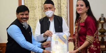 राज्यपाल के हाथों सम्मानित हुए कोरोना योद्धा