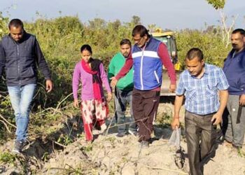 अब बचेगी फसल, खदरी में ऊर्जा बाढ़ लगाने का कार्य शुरू