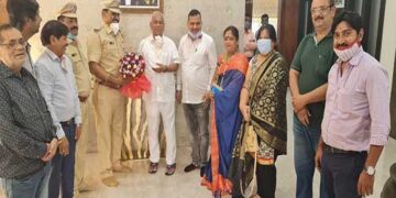 पुलिस निरीक्षक शत्रुघ्न माली ने दी लोकनेता रामशेठ ठाकुर को शुभेच्छा