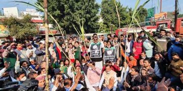 किसानों के समर्थन में सड़क पर उतरी कांग्रेस