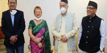 राज्यपाल के हाथों सम्मानित हुए ऊषा दोषी व डा. चंद्रा बोरा 