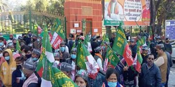 उक्रांद ने किया CM आवास का घेराव
