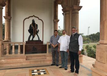 वरिष्ठ भाजपा कार्यकर्ता दर्शनलाल आर्य ने दी संघ मुख्यालय में भेंट