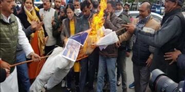 अभद्र टिप्पणी पर कांग्रेस ने फूंका बंशीधर भगत का पुतला