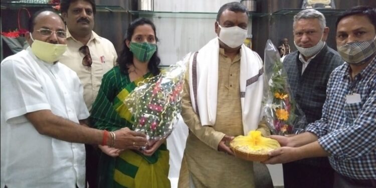 उत्तराखंड से आए भाजपा कार्यकर्ताओं ने किया महापौर का स्वागत