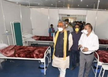 CM ने किया कुंभ के लिए बने बेस अस्पताल का निरीक्षण